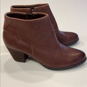 Ciao Bella Ankle boots 6.5